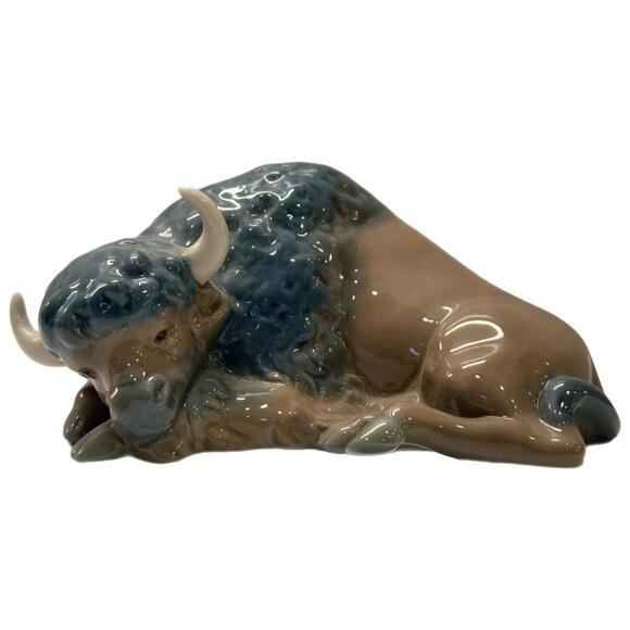 Lladro 1985 Mini Bison Resting - Miniature Animals - No Box - Porcelain Figurine - Picture 1 of 6